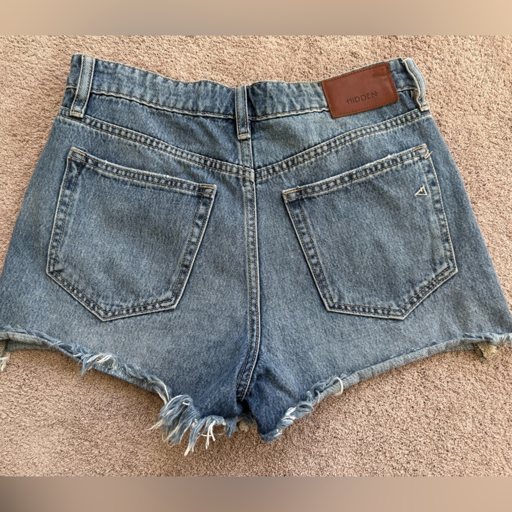 HIDDEN DENIM SHORTS